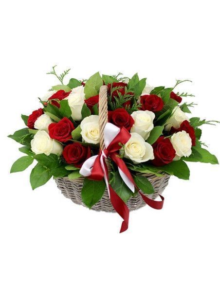 Korb mit 25 roten und weißen Rosen - Mallorca Florist
