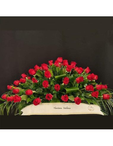 Траурная подушка 50 красных роз - Mallorca Florist