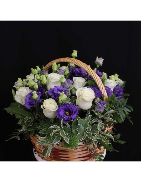 Basket of roses and lisianthus - Mallorca Florist
