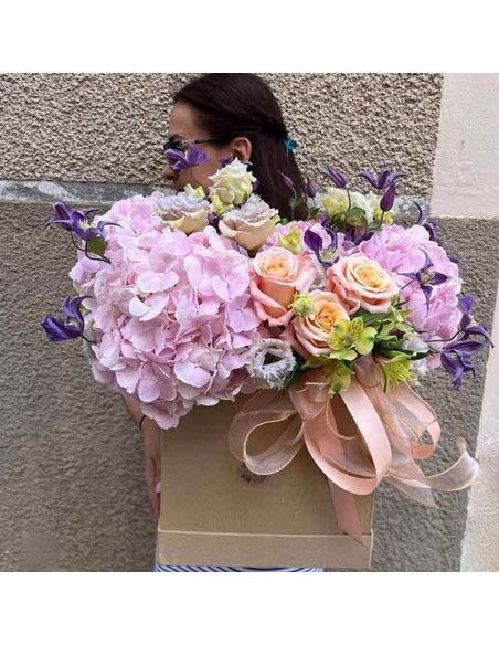 Gift box of flowers "Spring dreams" | Florist Majorca