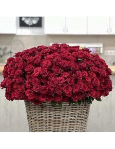 Panier de roses en osier | Floristería Mallorca