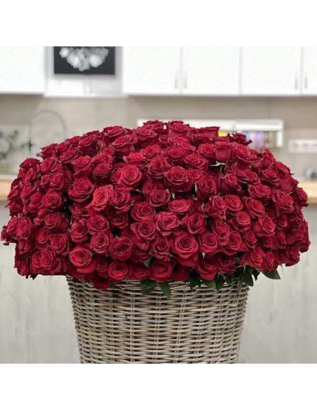 Panier de roses en osier | Floristería Mallorca