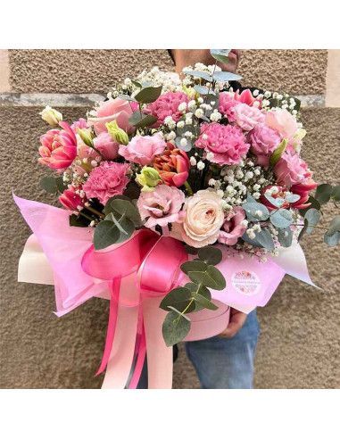 "Dulzura Rosada" Flower Box with Roses and Tulips – Mallorca Florist